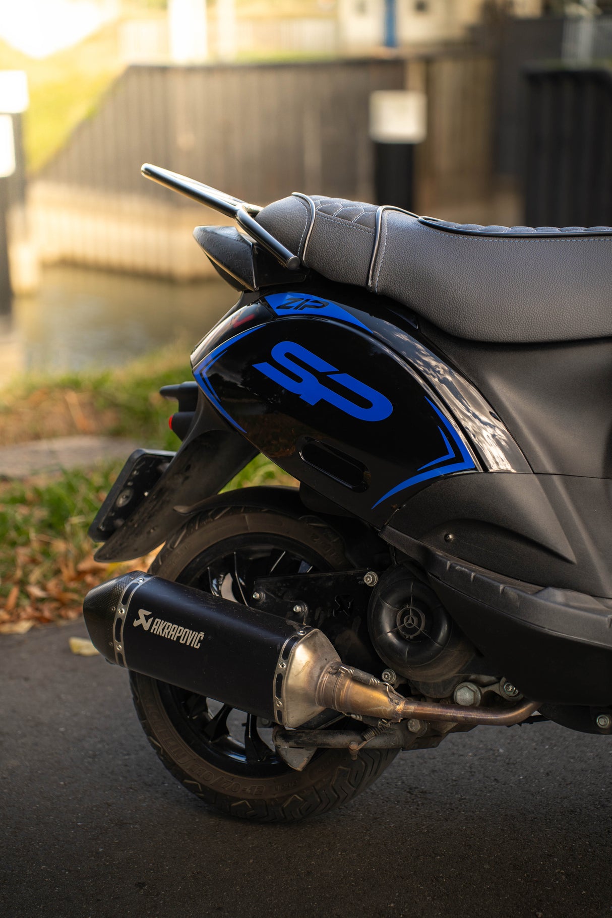Scarico Akrapovic + piega Piaggio Zip / Vespa Sprint 4T3V IGET Euro 5
