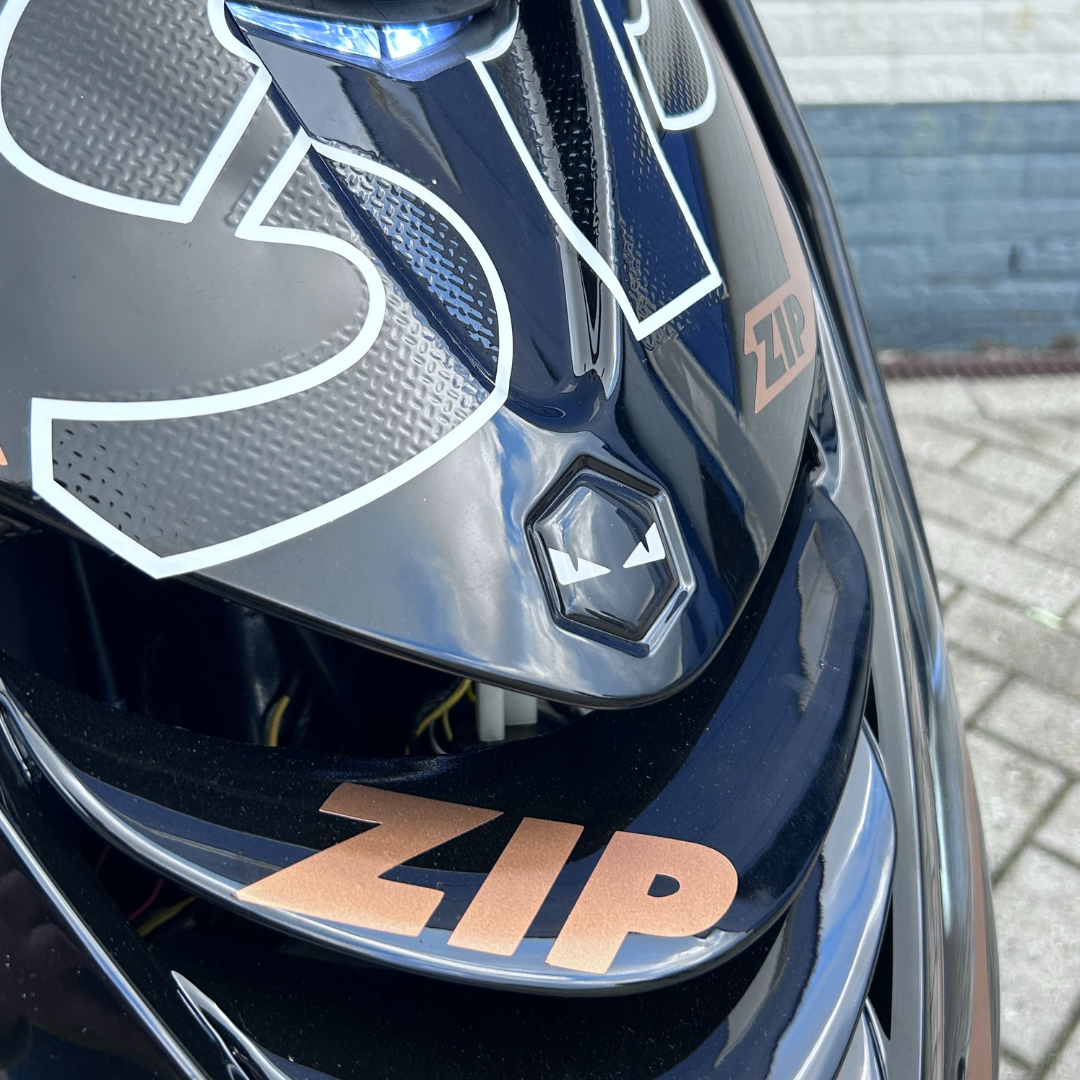 3D Voorkaplogo/Sticker Boze Ogen Zip