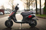 Fenom Zadelhoes Alcantara Look Rood Piaggio Zip